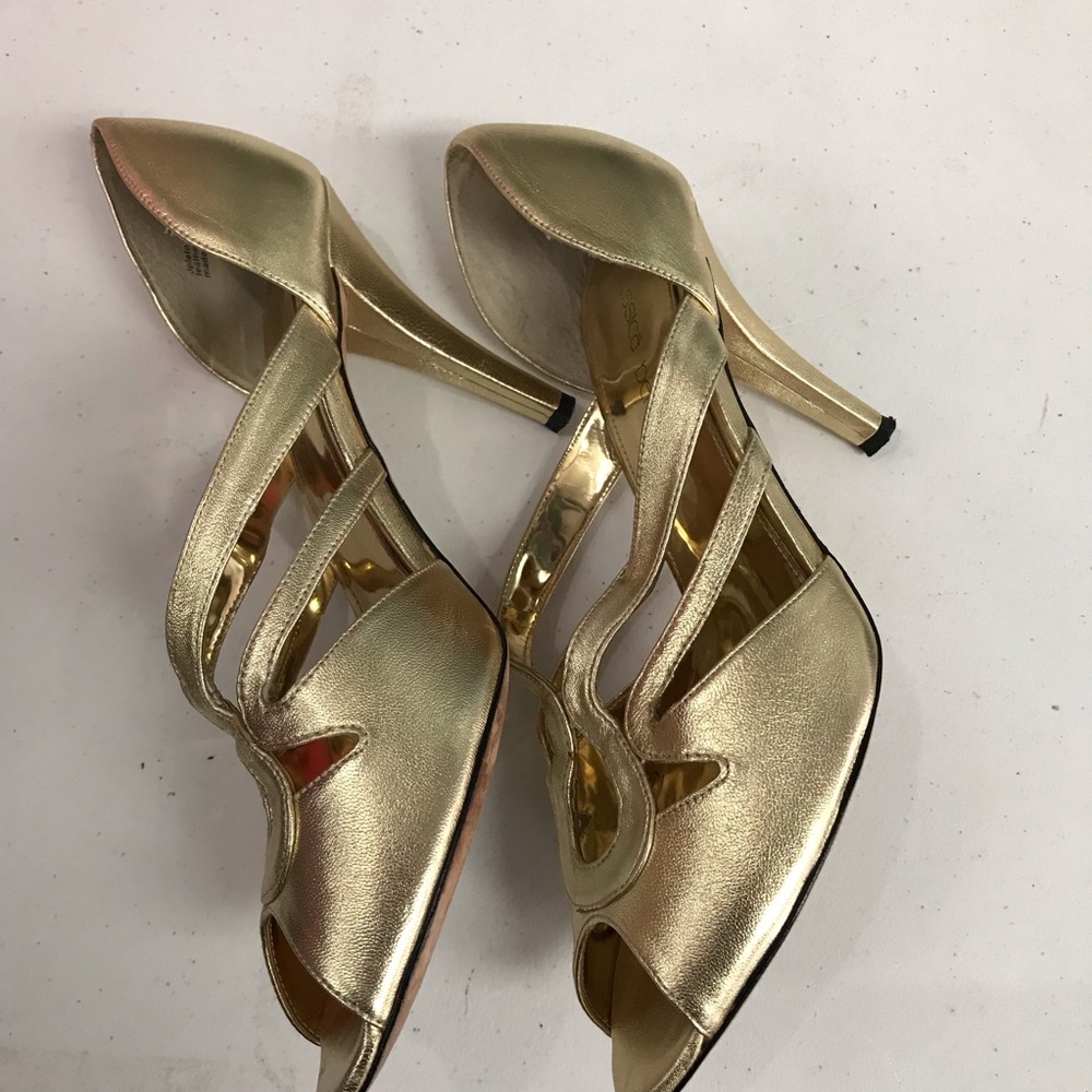 Jessica Bennett Plato Gold Heels - Picture 2 of 8